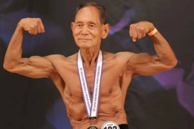 Japonês de 90 anos vence campeonato de fisiculturismo no Japão
