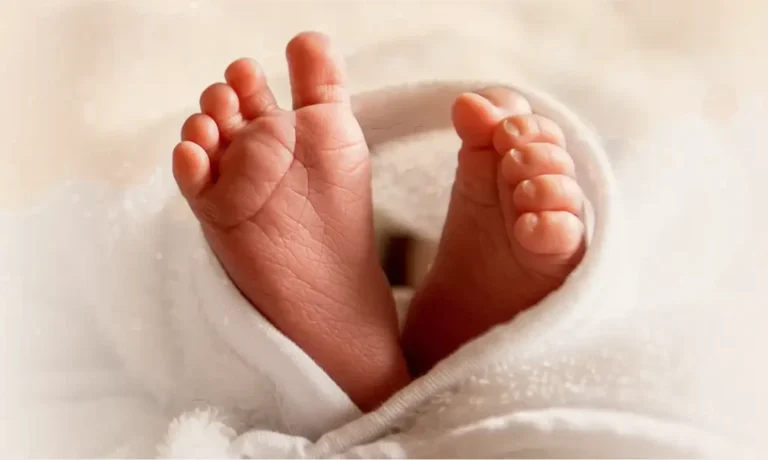 Bebê encontrada em sacola de lixo em Piraquara morre em hospital
