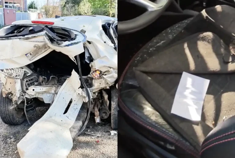 Carro destruído após colisão em Curitiba; motorista deixa bilhete