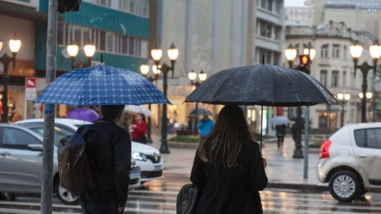 Risco de tempestades diminui no Paraná nesta terça-feira