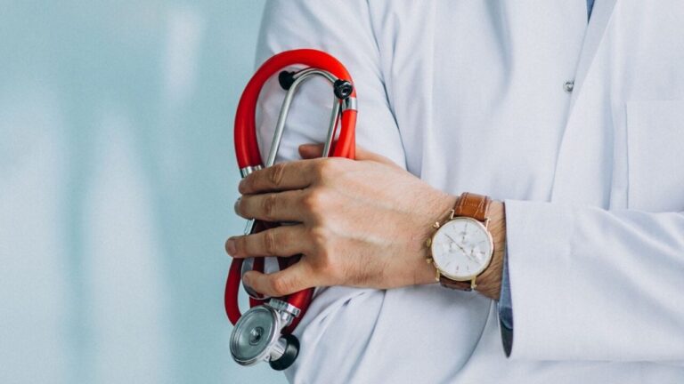 Faculdades de medicina criam estratégias para fugir de punições após fraco desempenho no Enamed