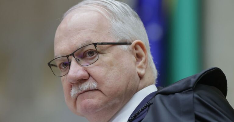 Fachin nega julgamento conjunto de denúncias contra Moraes e outro ministro