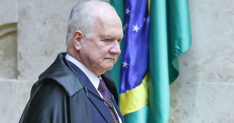 Fachin pede parecer da PGR sobre afastamento de Andrei da PF