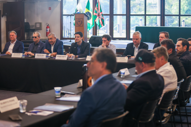 Prefeitos do Paraná discutem impactos da Reforma Tributária em Curitiba
