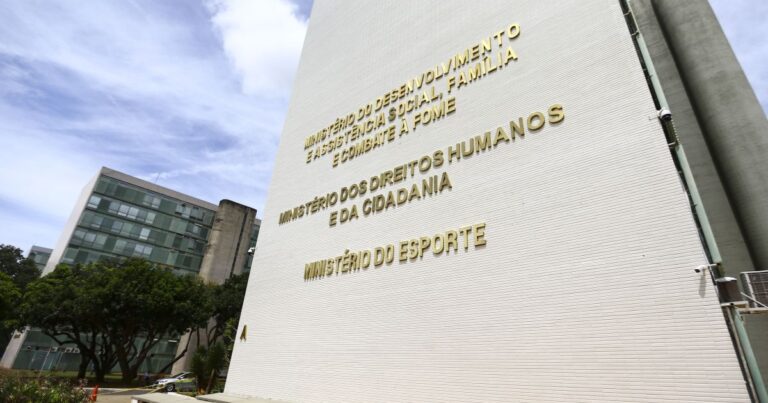 Ministério do Esporte cancela reunião com clubes sobre regulação de bets