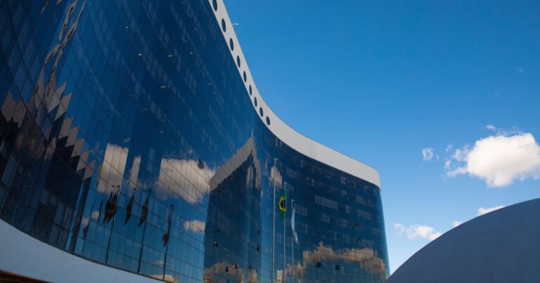 TSE lança painel para monitorar violência política de gênero no país