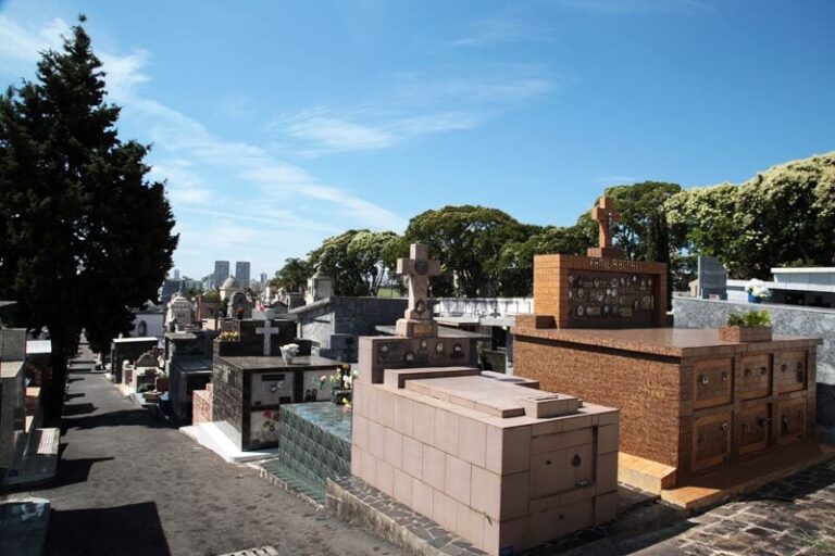 Prefeitura de Curitiba divulga lista de falecimentos e locais de sepultamento