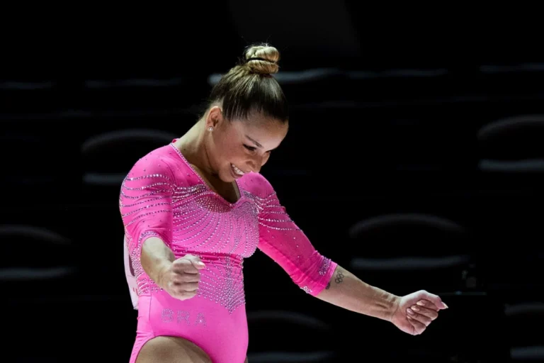 Flávia Saraiva leva prata no solo em Szombathely e conquista terceira medalha