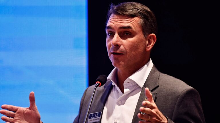 Campanha de Flávio Bolsonaro reage a desinformação sobre Nossa Senhora