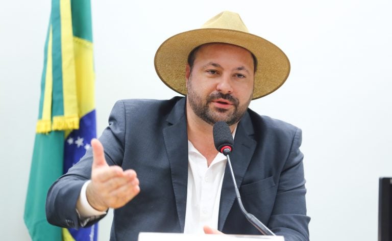 Deputado federal desiste da reeleição no Paraná em 2026