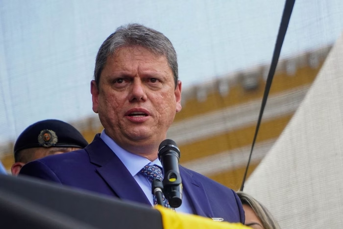 TRE-SP multa Tarcísio de Freitas em R$ 2 mil por propaganda em templo