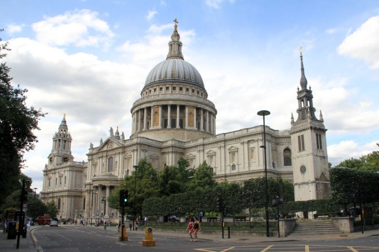 Catedral de St. Paul em Londres fecha parceria com boate para shows de música