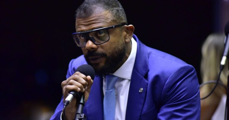 Justiça derruba demissão de delegado feita por Tarcísio de Freitas