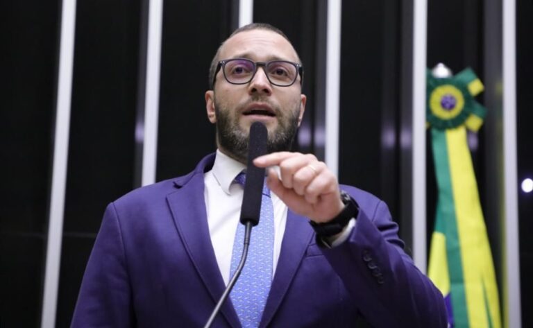 Filipe Barros disputa vaga ao Senado pelo Paraná nas eleições de 2026