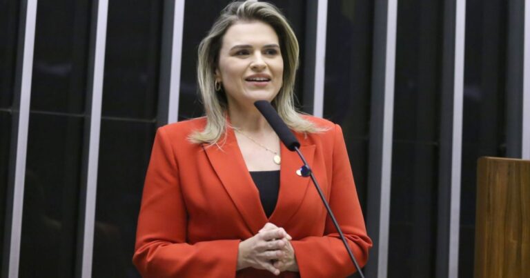 Pesquisa aponta Marília Arraes na liderança da disputa ao Senado em Pernambuco