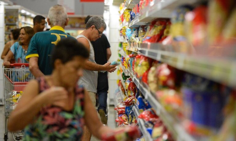 Varejo brasileiro cresce 7% em agosto, diz Stone