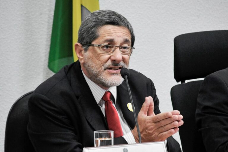 Gabrielli rejeita austeridade e desmente crise fiscal no Brasil