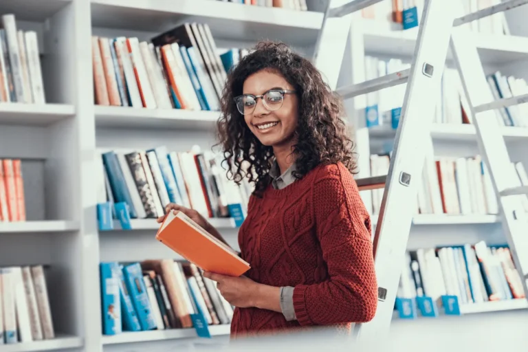 Inep recomenda 4 livros para ampliar repertório sociocultural na redação do Enem 2026