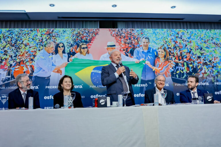 Lula diz que estabilidade fiscal é obrigatória em jantar com empresários