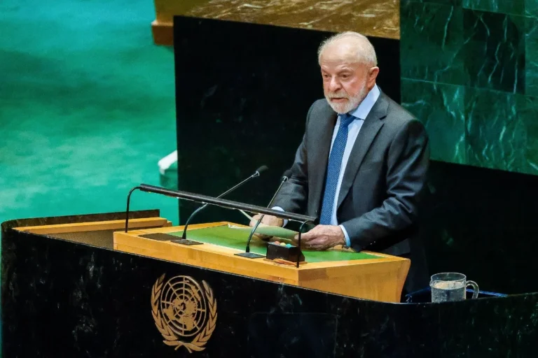 Lula afirma que Brasil respeita todos e exige respeito rumo à ONU