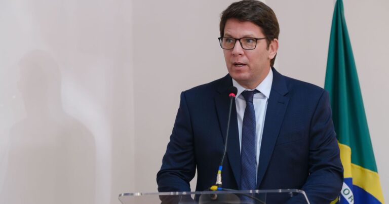 PF cumpre mandados contra parlamentar e produtora de filme sobre Bolsonaro