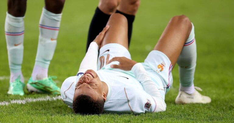 Mbappé é cortado da França por lesão no joelho em estreia de Zidane