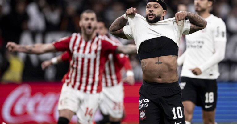 Diniz defende Memphis após erro em pênalti que eliminou Corinthians da Libertadores