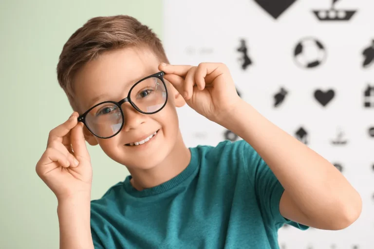 Oftalmologista esclarece 10 mitos e verdades sobre miopia infantil