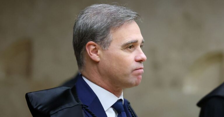 Mendonça mapeia votos para abrir investigação contra Moraes no STF