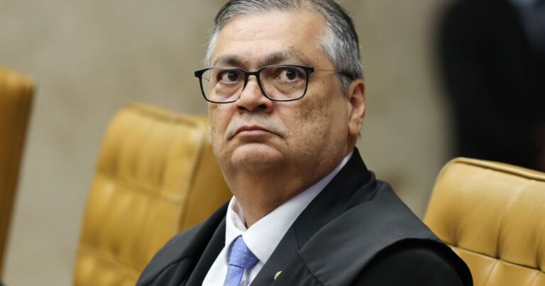 STF é maior que qualquer ministro, afirma Dino em defesa da instituição