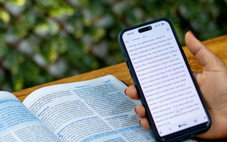Bíblia digital ultrapassa milhões de downloads e amplia acesso à mensagem cristã