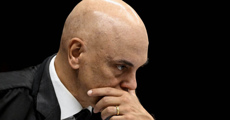 Ministros do STF reconhecem gravidade de mensagens entre Moraes e assessor