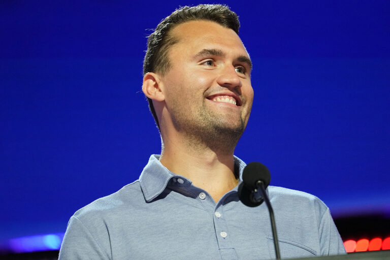 Morte de Charlie Kirk reaviva debate sobre engajamento político entre evangélicos