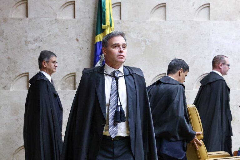 Mendonça alerta para possível tumulto em sessão do STF marcada para terça