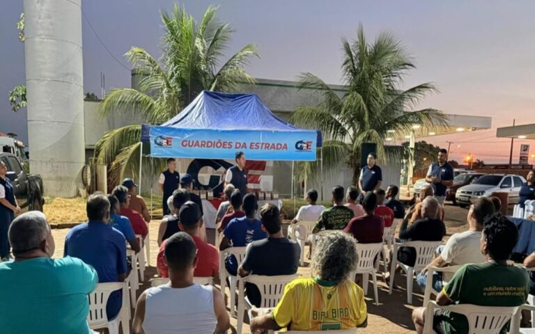 Igreja Universal oferece apoio espiritual a 40 caminhoneiros em Palmas