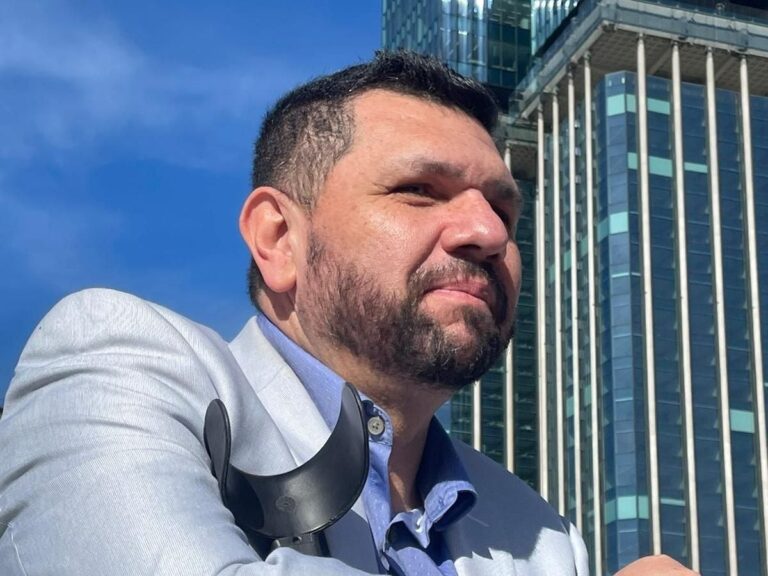 Jornalista Oswaldo Eustáquio registra candidatura a deputado federal pelo Paraná