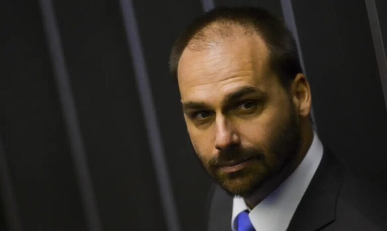 Eduardo Bolsonaro alerta sobre risco de prisão de André Mendonça