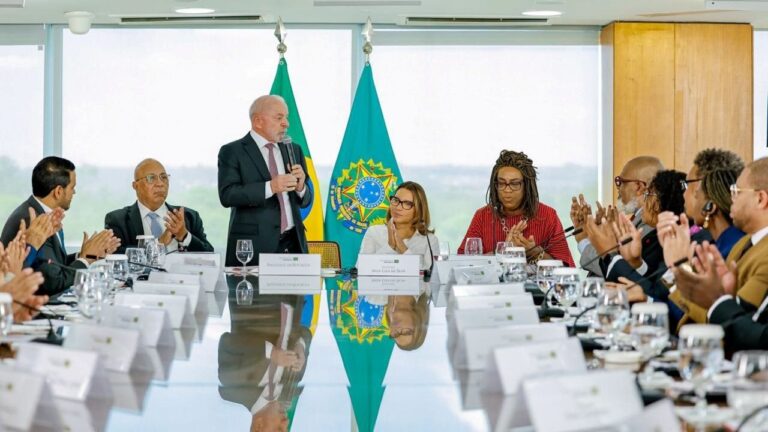 Lula critica Igreja Católica por não ordenar mulheres e manter celibato