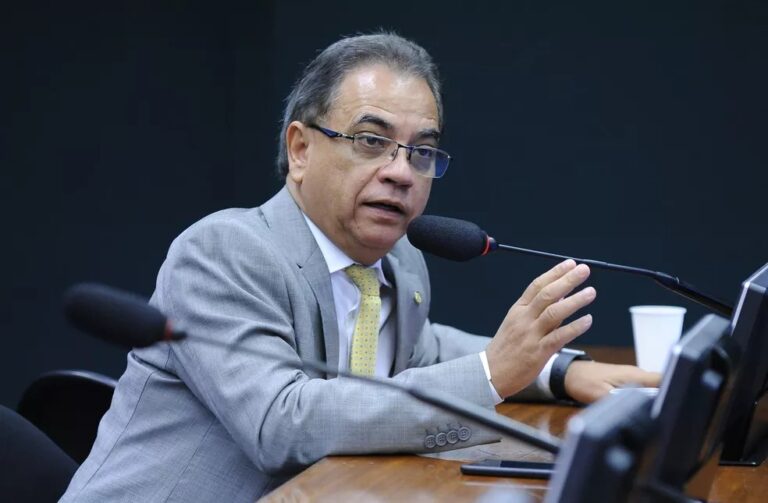 Ronaldo Fonseca desiste de candidatura ao Senado e apoia Bia Kicis