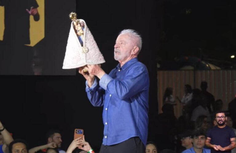 Lula declara respeito a Nossa Senhora Aparecida em ato de campanha em Belém