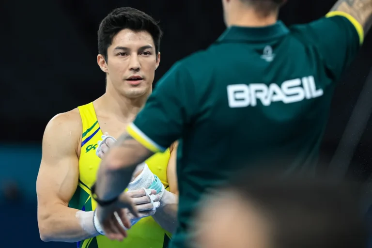Arthur Nory conquista ouro na barra fixa em etapa da Copa do Mundo