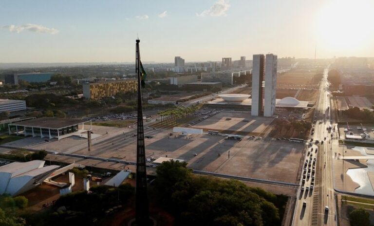 Lula amplia Bolsa Família e muda foco do debate político nacional