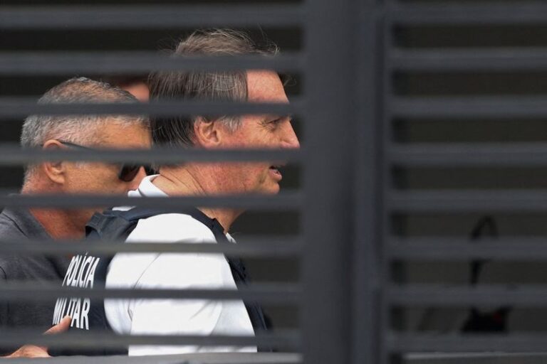 STF suspende direitos políticos de Bolsonaro após condenação por golpe