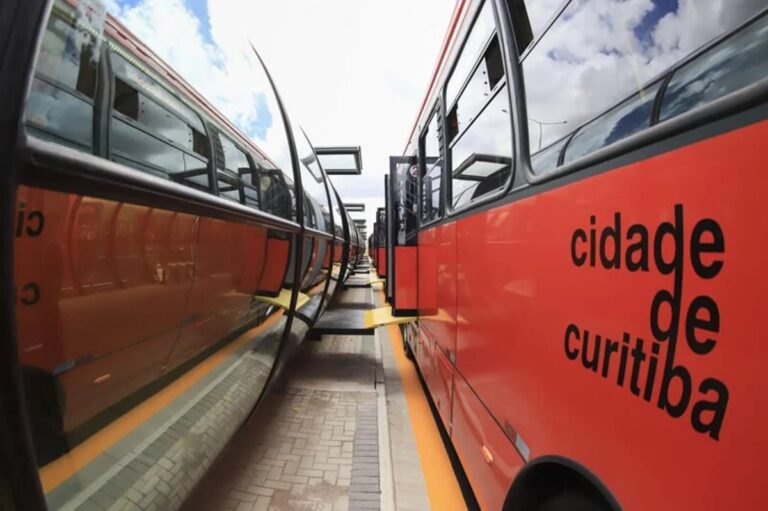 Curitiba pode oferecer tarifa familiar no transporte coletivo