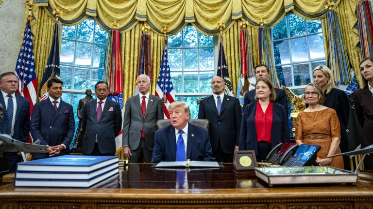 Trump critica Reino Unido por liberar suspeitos de terrorismo sob fiança