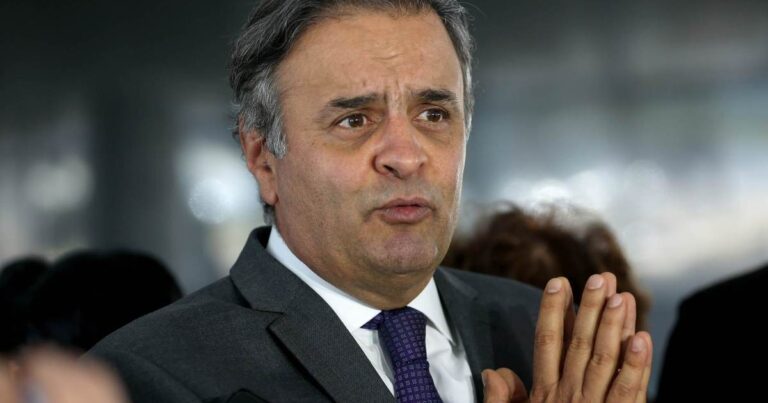 Aécio Neves chama de incompreensível carta golpista de Flávio Bolsonaro