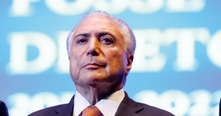 Temer apoia Flávio Bolsonaro e diz que urnas falaram em primeiro turno