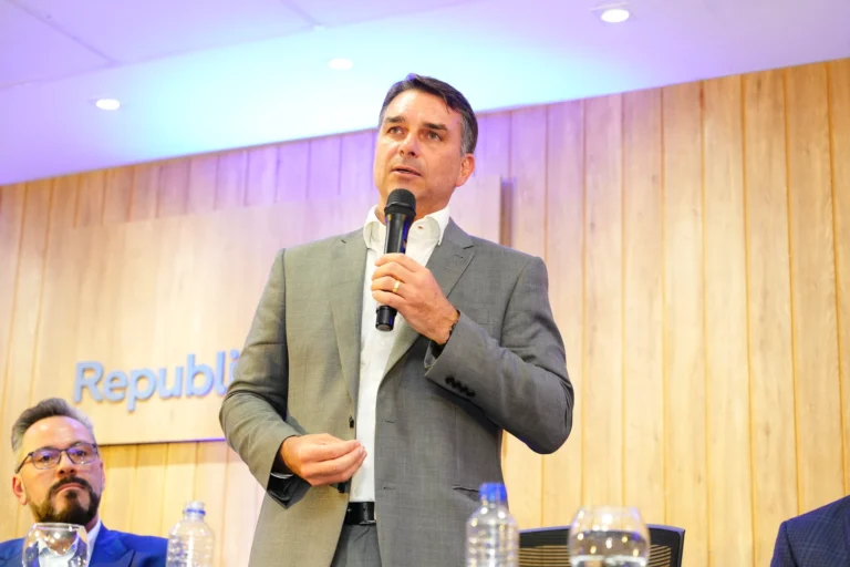 Flávio Bolsonaro acusa governo de usar subsídio de diesel para fins eleitorais