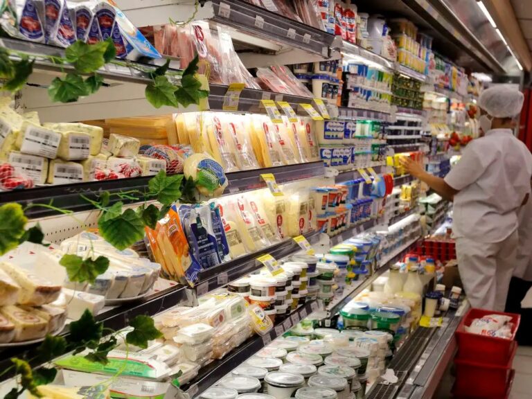 Varejo alimentar cresce 6,9% em outubro após proibição das bets