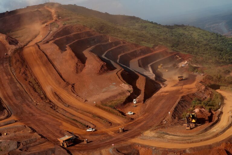 Minério de ferro atinge menor cotação em dois anos com fraca demanda chinesa